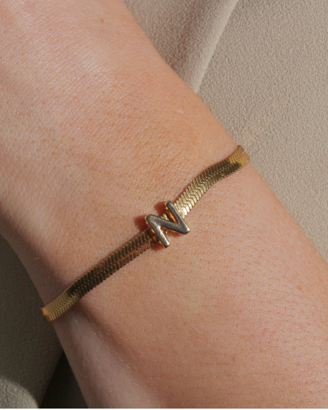 Salomé | bracelet souple en acier inoxydable avec lettre