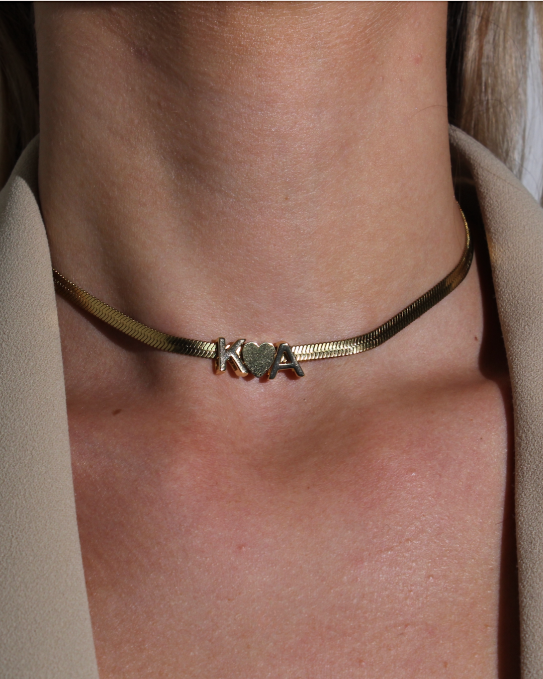 Suzie | Collier ras de cou en acier inoxydable avec 2 lettres et un cœur