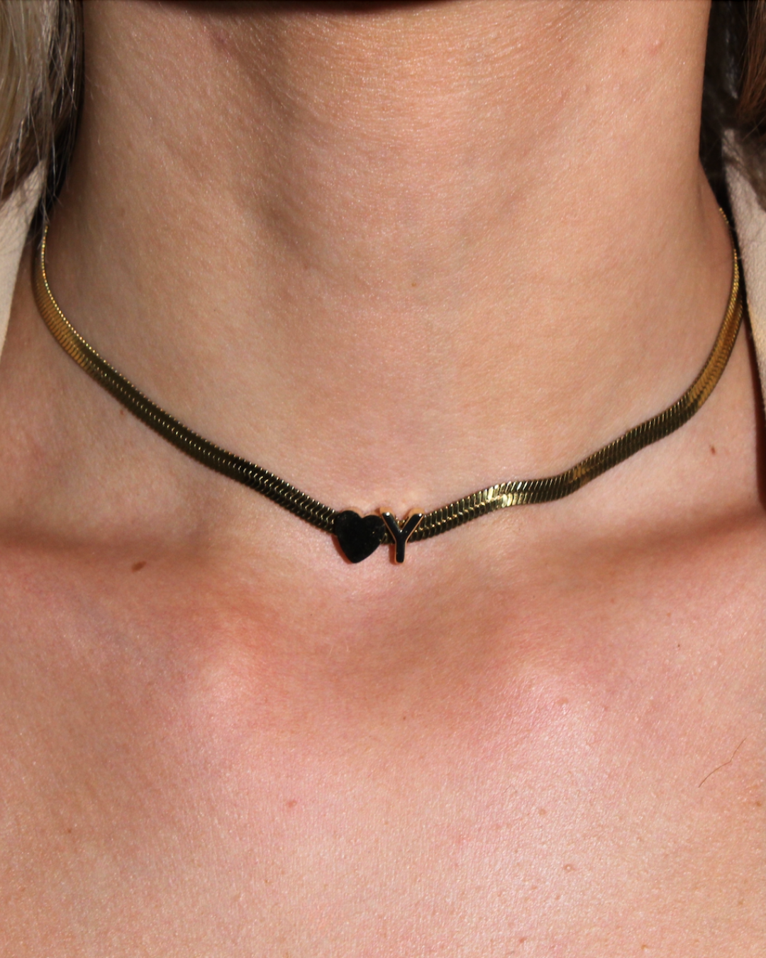 Suzie | Collier ras de cou en acier inoxydable avec lettre et coeur